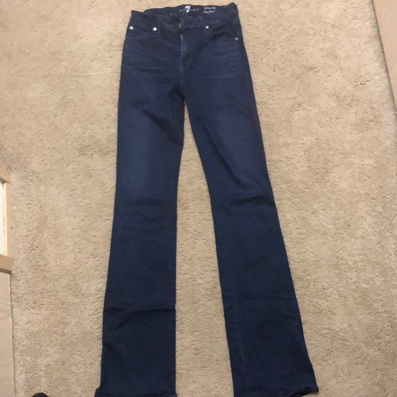⭐️Women’s Dark Wash Seven for all Mankind Jeans.⭐️ - Picture 2 of 6